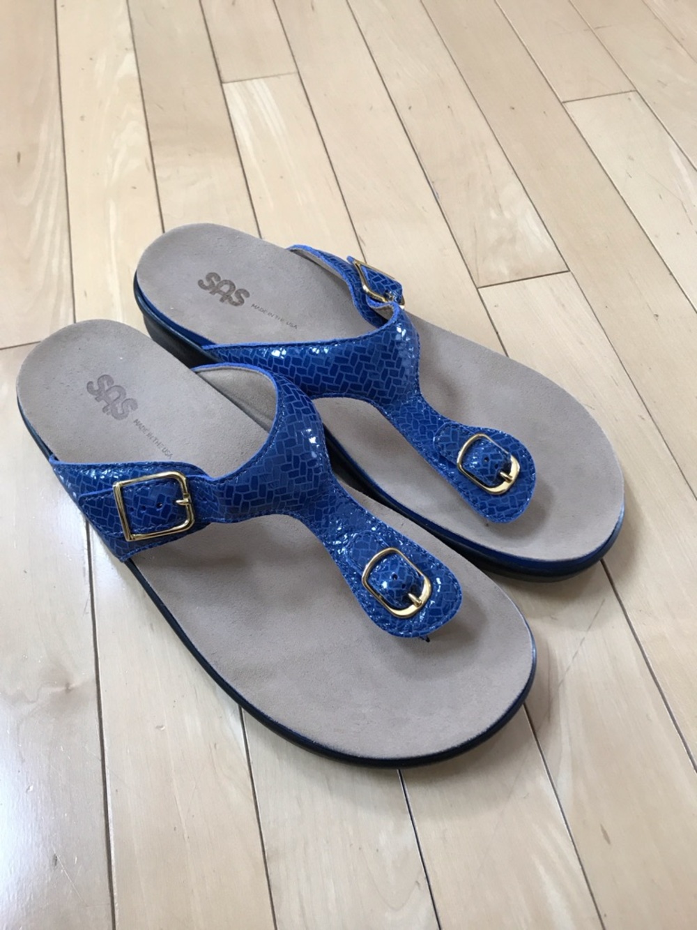 NWOT SAS Comfort sandals Blue faux snake skin - 10M